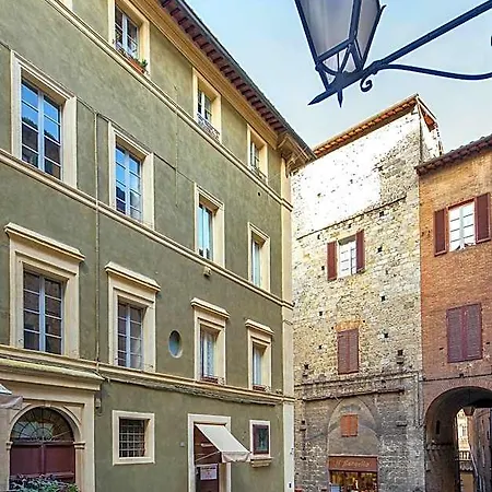 לינה וארוחת בוקר Residenza D'epoca Le Aquile סיינה