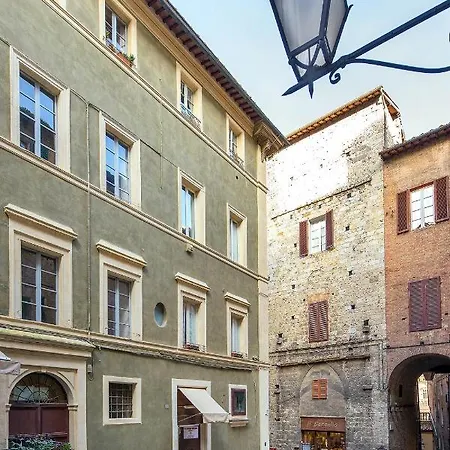 Bed & Breakfast Residenza D'epoca Le Aquile 3*